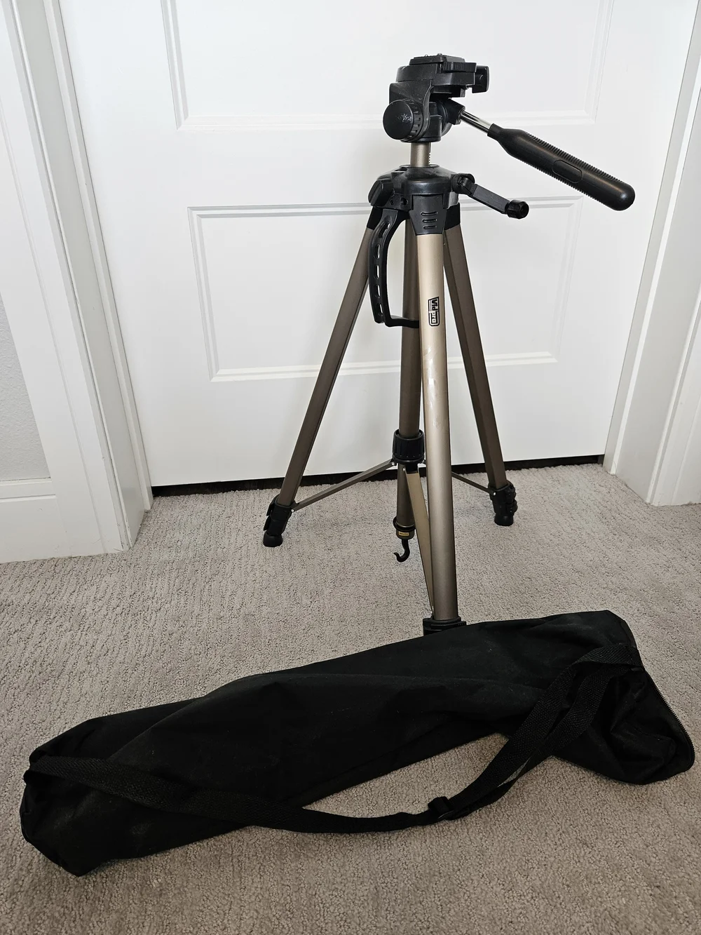 Camera Tripod with Carry Bag - Black and Bronze